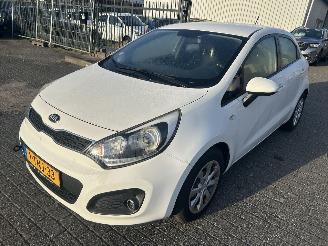 Coche accidentado Kia Rio 1.2i  5 drs 2014/4