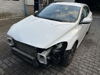 skadebil auto Volvo V-40 2.0 D   R Design 2014/11