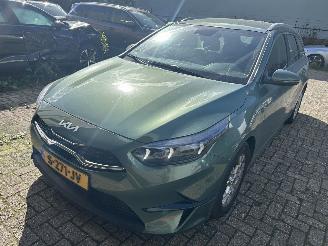 damaged passenger cars Kia Ceed Stationcar 1.5 T-GDI DynamicLine 2023/2