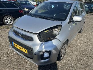 krockskadad bil auto Kia Picanto 1.0  Comfortline 2016/2