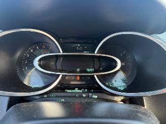 Renault Clio Estate 0.9 TCe  Night&Day picture 10