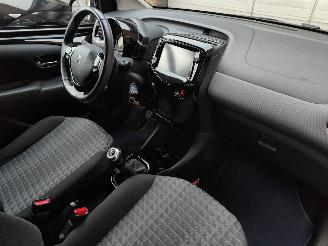 Peugeot 108 1.0 e-VTI Allure Clima Cruise picture 23