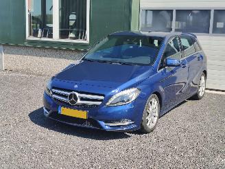 Voiture accidenté Mercedes B-klasse 180 Ambition Aut. Cruise Clima Navi 2014/1