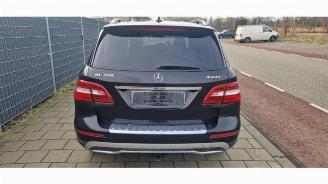 Vrakbiler auto Mercedes ML ML III (166), SUV, 2011 / 2015 3.5 ML-350 BlueEFFICIENCY 24V 4-Matic 2013/0