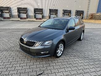 Unfallwagen Skoda Octavia 1.6 TDI DSG KLIMA NAVI AHK SITZHEIZUNG 2019/10