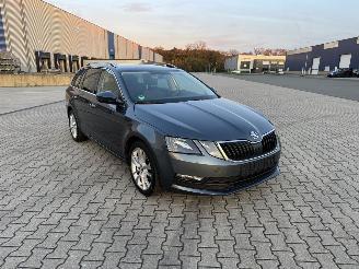 Skoda Octavia 1.6 TDI DSG KLIMA NAVI AHK SITZHEIZUNG picture 3