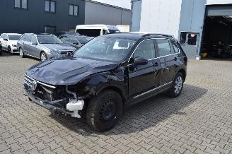 uszkodzony samochody osobowe Volkswagen Tiguan 2.0 TDI 110 KW DSG 4 MOTION COMFORTLINE 2016/10