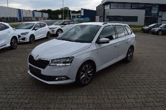 Vaurioauto  passenger cars Skoda Fabia 1.0 70 KW Kombi Ambition Klima 2021/6