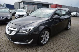 damaged passenger cars Opel Insignia OPEL INSIGNIA  B Sports Tourer Edition 2,0 CDTI Navi Pdc 2014/10