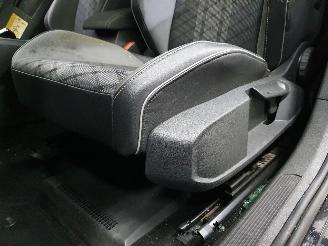 Volkswagen Golf CD1 eTFS R-Line Hybrid picture 25