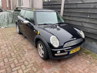 Coche siniestrado Mini One Mini One/Cooper (R50), Hatchback, 2001 / 2007 1.6 16V One 2005