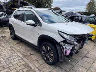 krockskadad bil auto Peugeot 2008 2008 (CU), MPV, 2013 / 2019 1.2 12V e-THP PureTech 110 2019/10