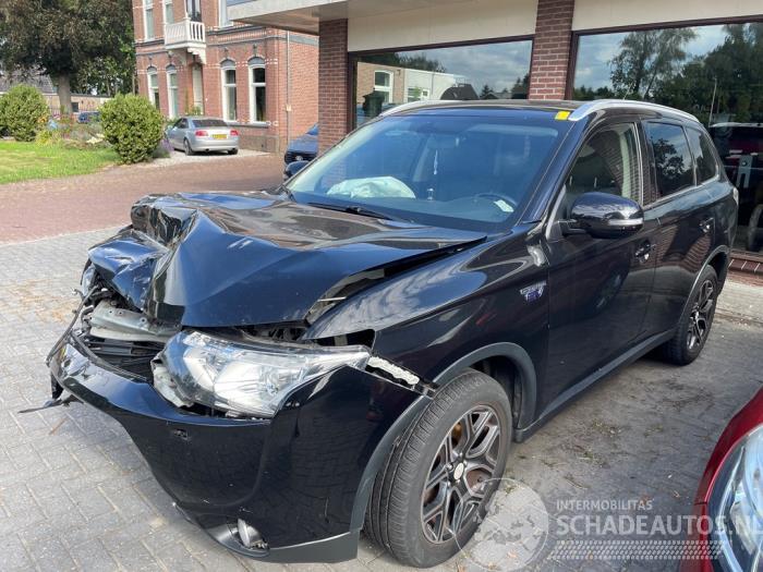 Mitsubishi Outlander Outlander (GF/GG), SUV, 2012 / 2022 2.0 16V PHEV 4x4