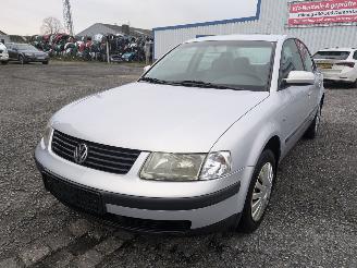 Salvage car Volkswagen Passat 1.6 2000/3