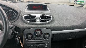 Renault Clio R picture 12