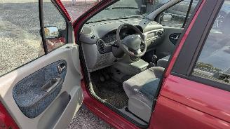 Renault Scenic 1.6 picture 9