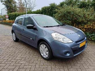 krockskadad bil auto Renault Clio 1.2 TCe Special Line navi & airco 5drs 2010/2