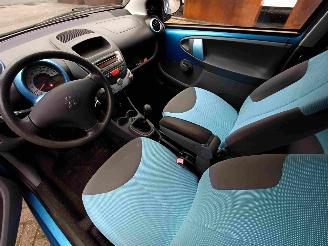 Peugeot 107 1.0-12V XR airco picture 5