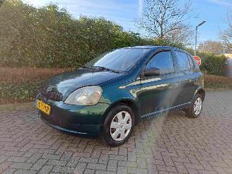 krockskadad bil auto Toyota Yaris 1.0-16V VVT-i Sol  5drs airco 2002/8