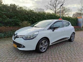 krockskadad bil auto Renault Clio 1.5 dCi ECO Night&Day 2015/12