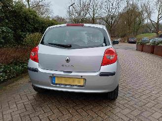 Renault Clio 1.2-16V Special Rip Curl picture 16