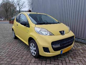Vaurioauto  passenger cars Peugeot 107 1.0-12V XR 2010/6