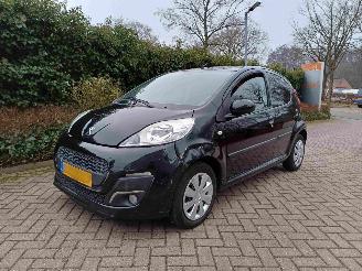 Peugeot 107 1.0 Envy 5drs airco picture 3