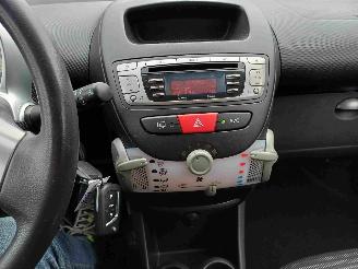 Peugeot 107 1.0 Envy 5drs airco picture 5