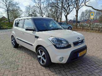Vaurioauto  passenger cars Kia Soul 1.6 Rhythm 2012/4
