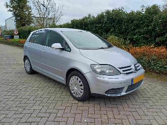 Vaurioauto  passenger cars Volkswagen Golf plus 1.6 FSI Optive 3 2007/5