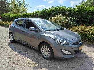 Vaurioauto  passenger cars Hyundai I-30 1.4 HB 2012/5
