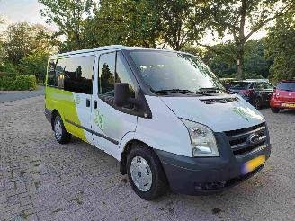 damaged passenger cars Ford Transit Kombi 300S 2.2 TDCI 9 persoons 2009/10