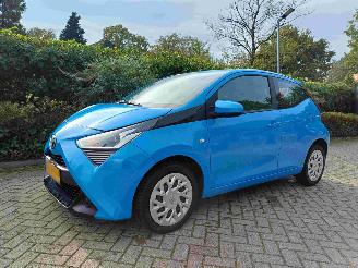 damaged passenger cars Toyota Aygo 1.0 VVT-i x-play 2020/12