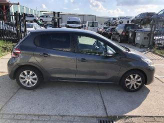 skadebil auto Peugeot 208 12i 5 drs E5 2012/8