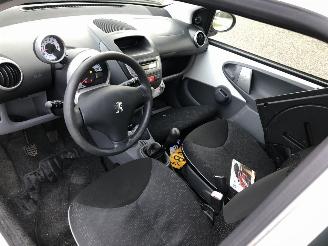 Peugeot 107 5 drs Airco picture 6