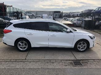 krockskadad bil auto Ford Focus 1.0 Ecoboost Trend Edition Business 2021/3