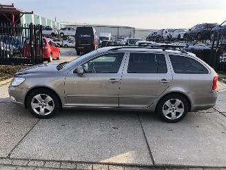 Vaurioauto  passenger cars Skoda Octavia 12tsi 77kW E5 DSG Combi 2011/11