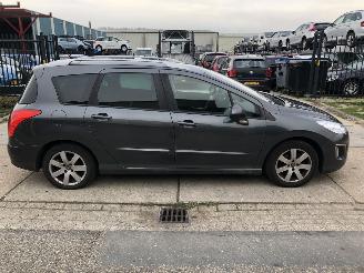 krockskadad bil auto Peugeot 308 16vti 88kW E5 SW Panodak 2012/4