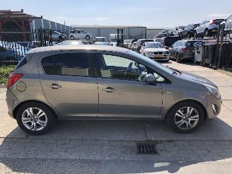 skadebil auto Opel Corsa 13cdti 70kW E5 5 drs Airco, Navi 2013/12