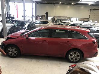 krockskadad bil auto Kia Ceed Sportswagon 1.0 T-GDi MHEV DynamicLine Automaat 2023/2