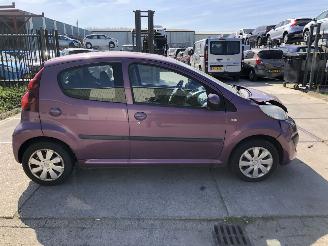 uszkodzony samochody osobowe Peugeot 107 1.0i Active Airco 5 drs 2014/1