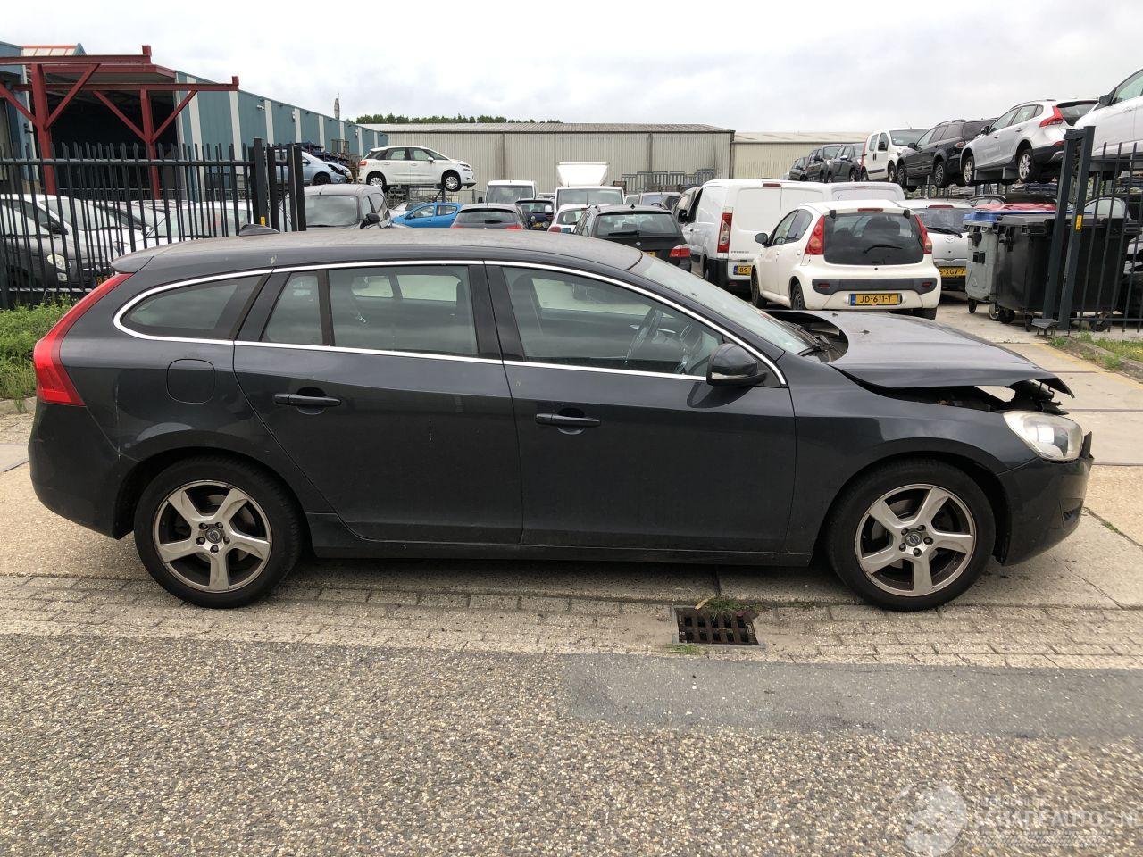 Volvo V-60 1.6i T4 Momentum Automaat 132kW E5