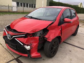 damaged passenger cars Toyota Yaris 1.5 Hybrid Automaat E6 2015/4