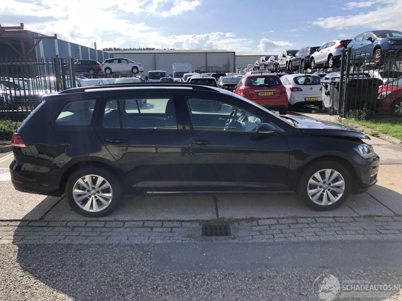 Volkswagen Golf 1.0tsi 85kW E6 Variant 27000 km!!