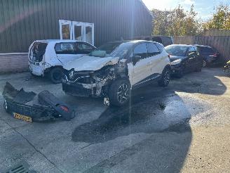 Purkuautot passenger cars Renault Captur  2016/3