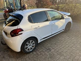 Salvage car Peugeot 208 1.2 puretech 2016/12