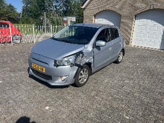 Vaurioauto  passenger cars Mitsubishi Space-gear Automaat !! Zeer weinig km !! 2013/10