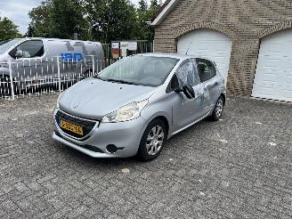  Peugeot 208 1.0 vti weinig km !! 2013/12