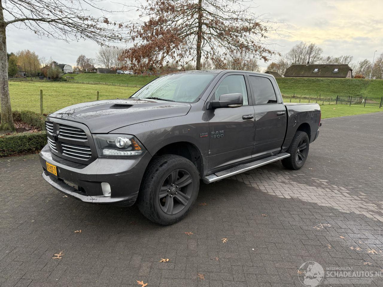 Dodge Ram Pick Up 1500 sport 5.7 V8 / 4x4 / Panorama