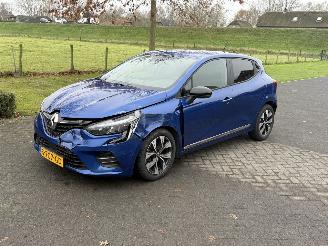 Vaurioauto  passenger cars Renault Clio Evolution 2023/1